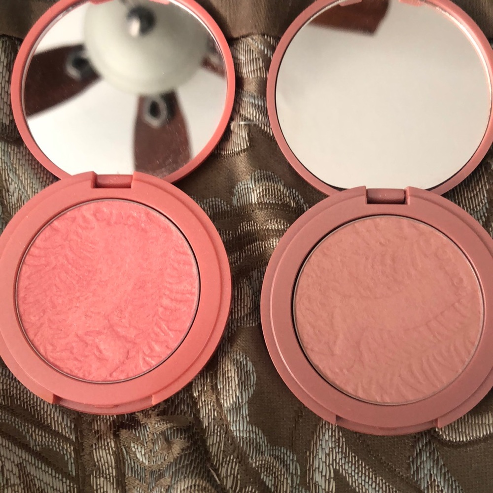 Tarte exposed and glisten